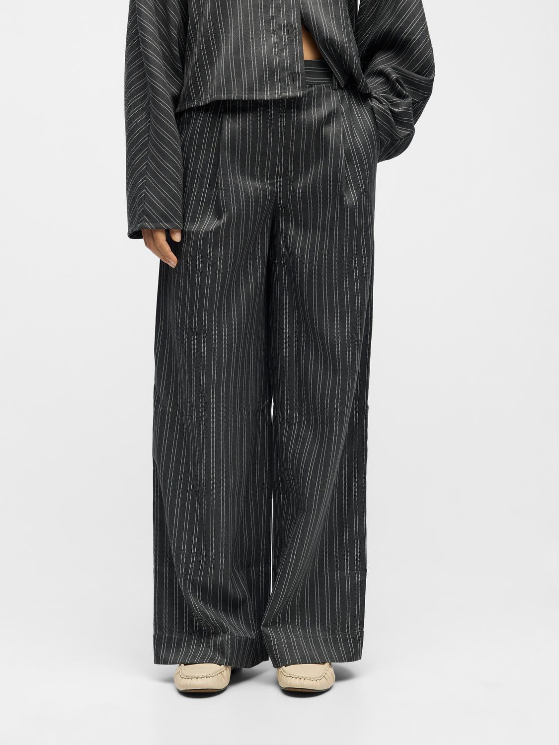 model_shot-front